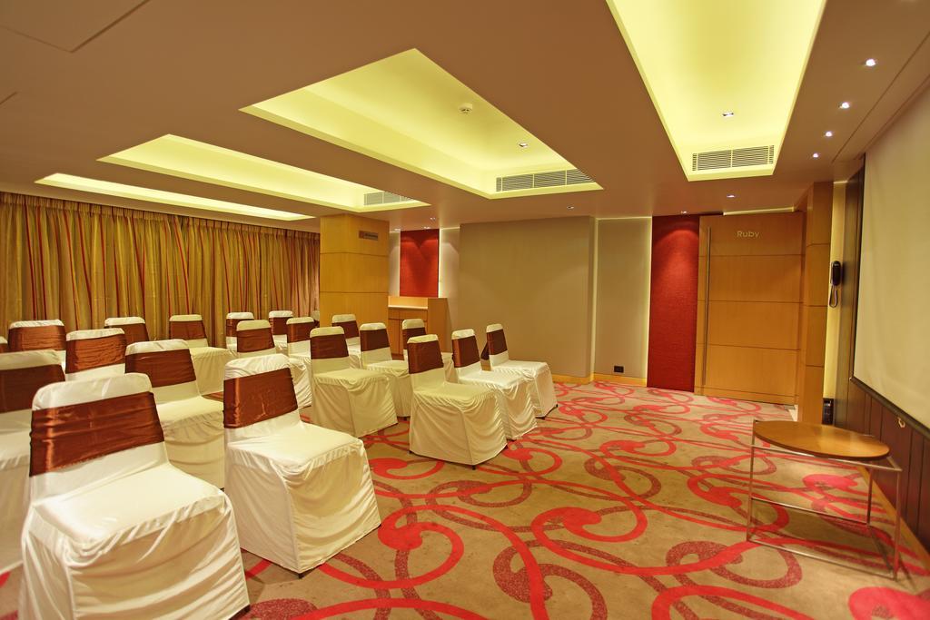 Comfort Inn Legacy Rajkot Extérieur photo