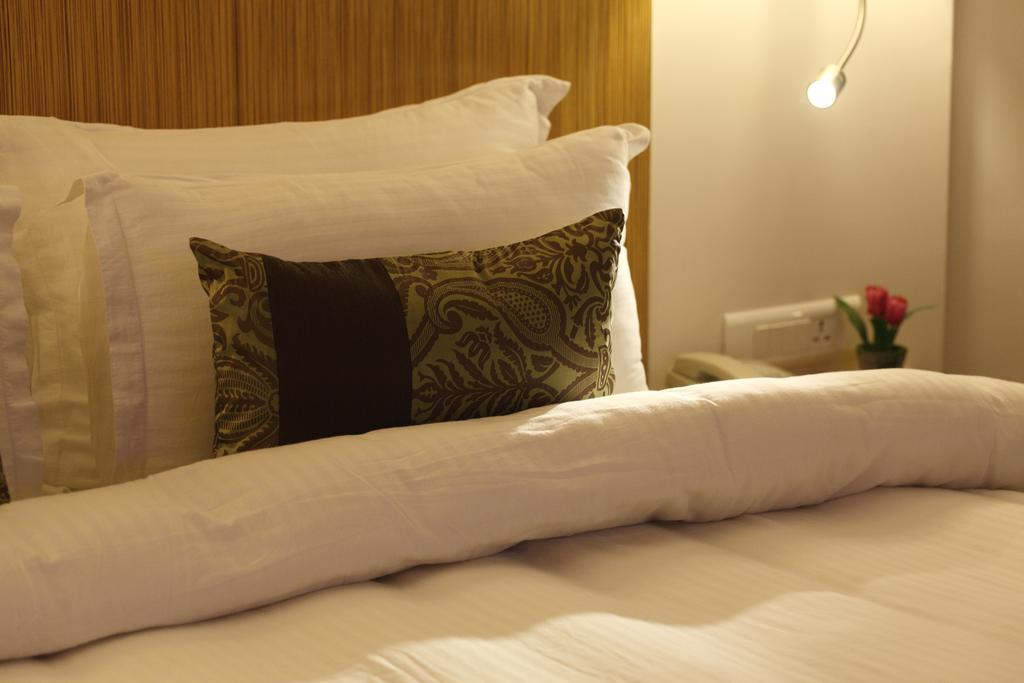 Comfort Inn Legacy Rajkot Extérieur photo