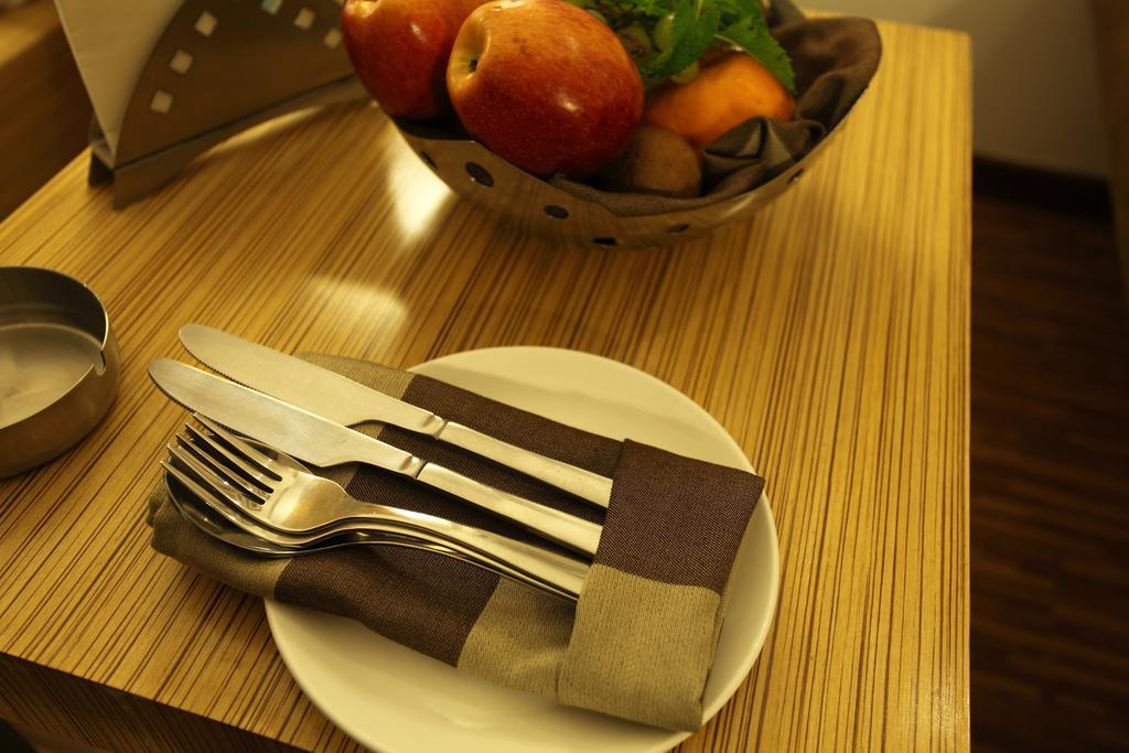 Comfort Inn Legacy Rajkot Extérieur photo