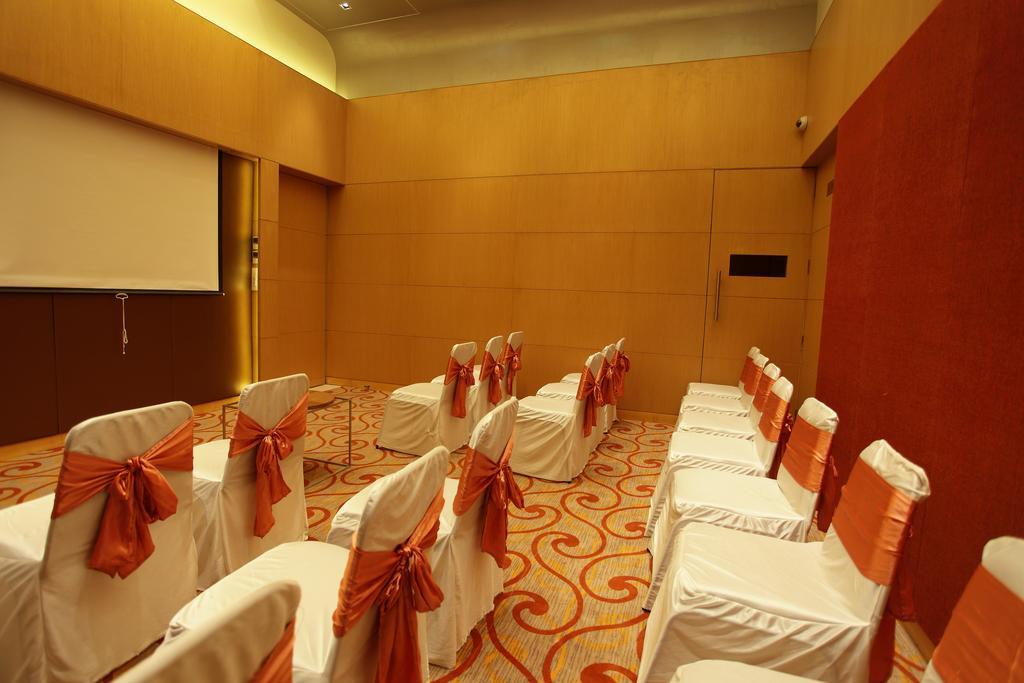 Comfort Inn Legacy Rajkot Extérieur photo
