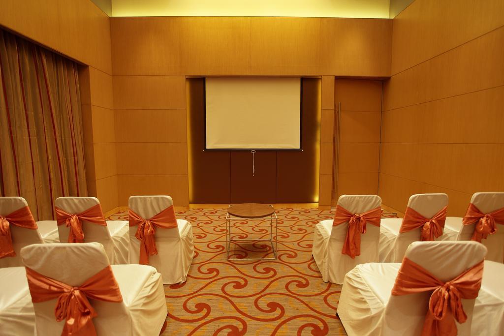Comfort Inn Legacy Rajkot Extérieur photo
