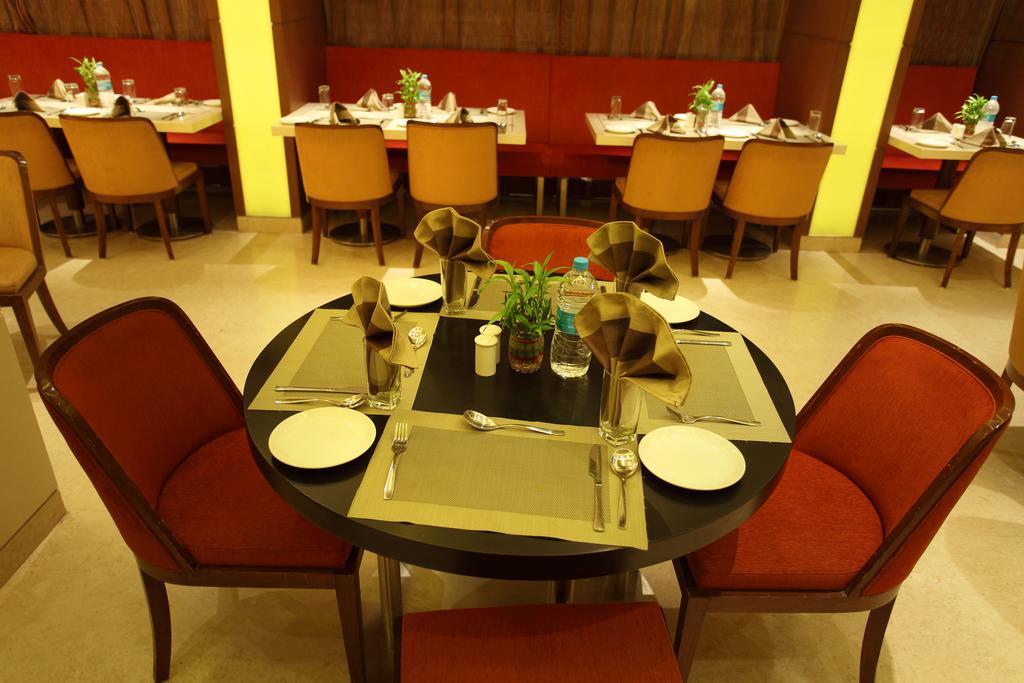 Comfort Inn Legacy Rajkot Extérieur photo